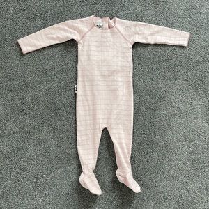 Maniere Child Checkered Pink & White Footie. 18 months. Brand new. Comfy.
